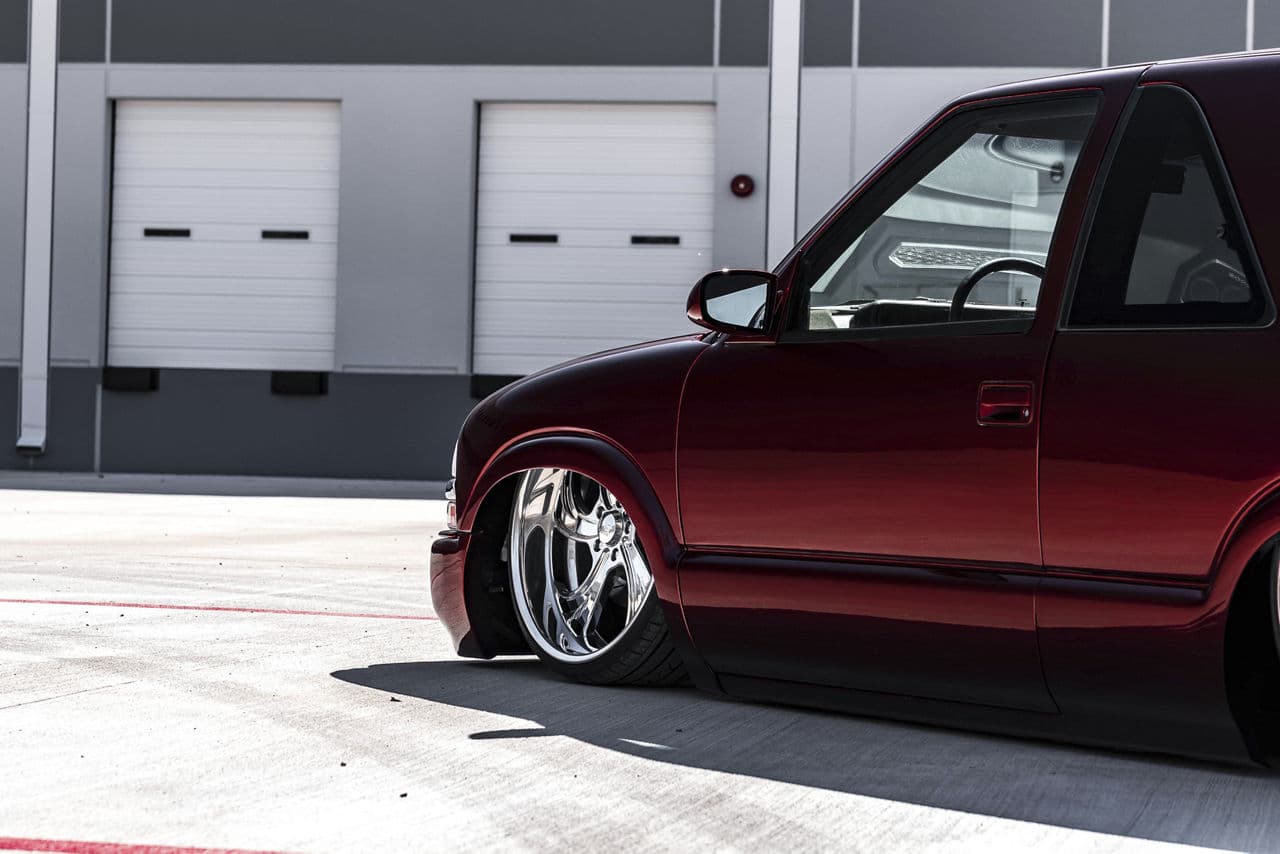 Detail view of 1998 Chevrolet S10 Blazer with wheels