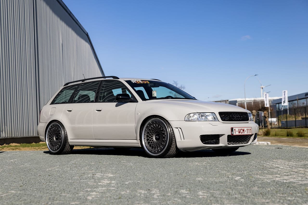 Front view of 1999 Audi RS4 with wheels