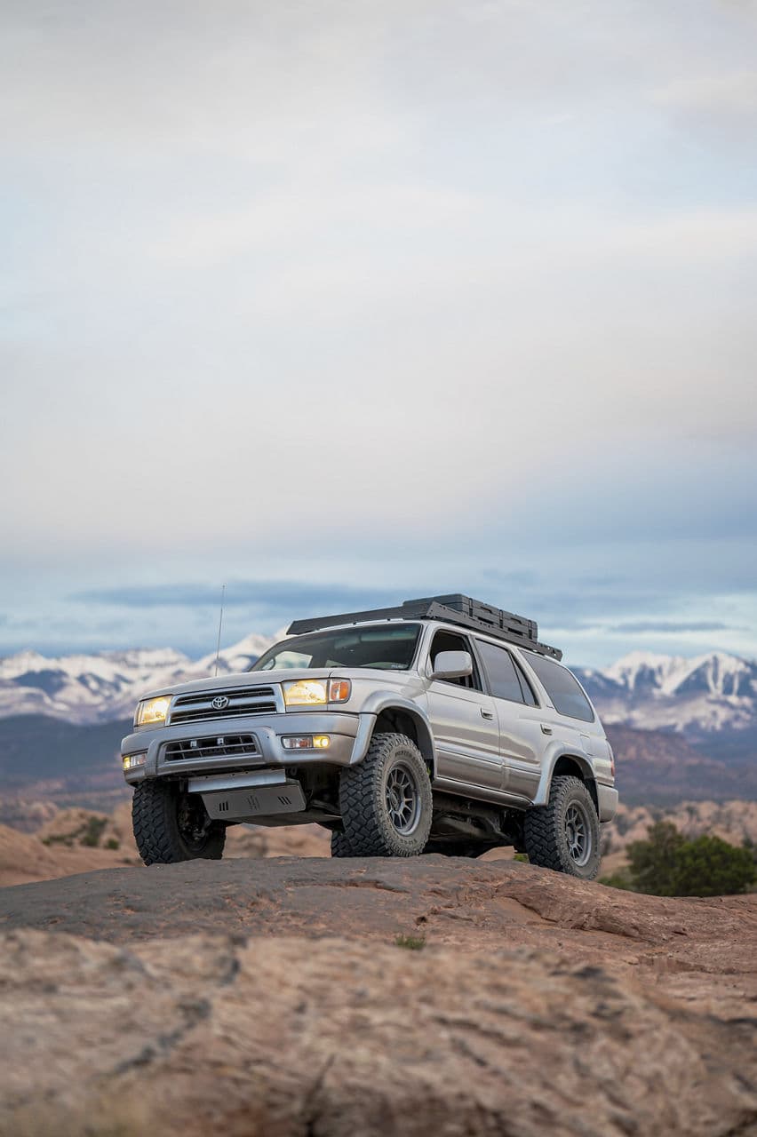 Detail view of 1999 Toyota 4Runner with wheels