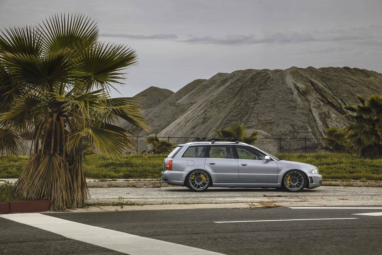 Front view of 2001 Audi RS4 with wheels