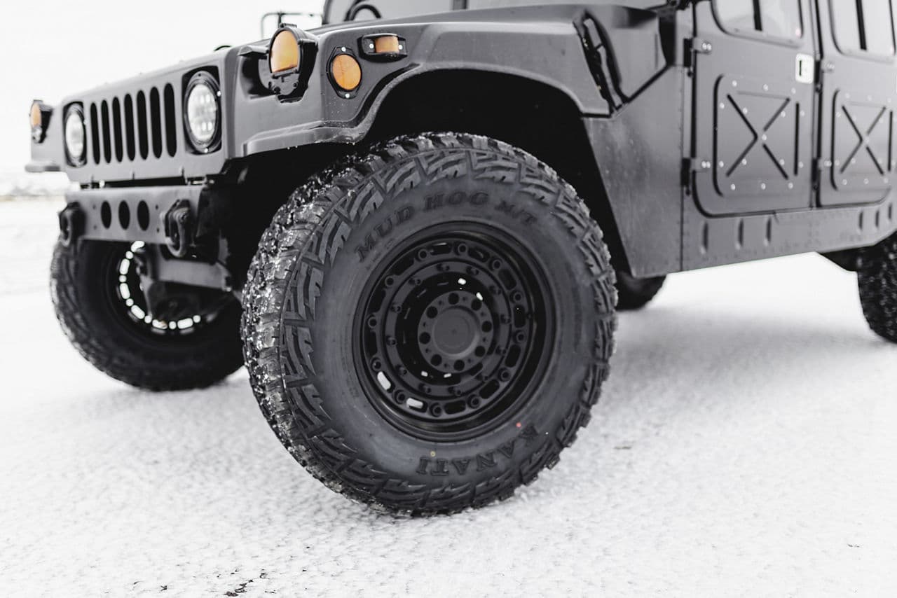 Side profile of 2002 Hummer H1 with wheels
