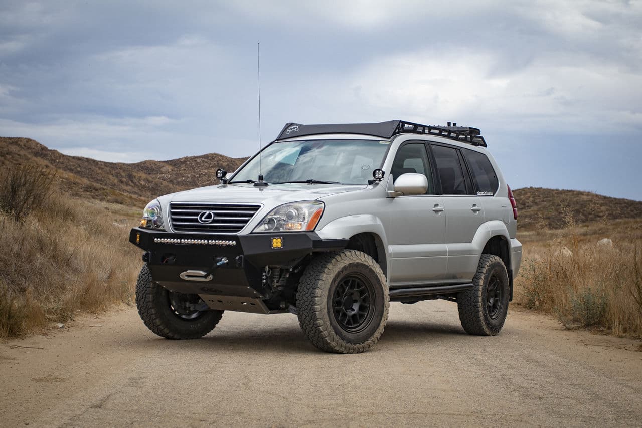 Front view of 2002 Lexus GX470 with wheels