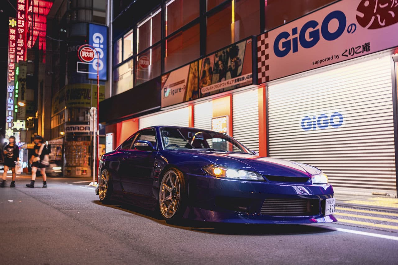 Side profile of 2002 Nissan Silvia with wheels
