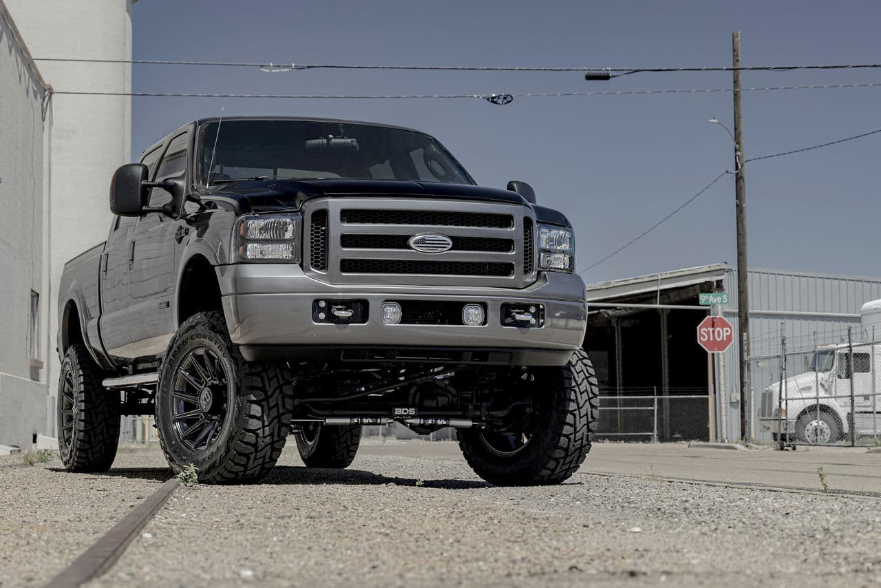 Front view of 2004 Ford F250 with wheels