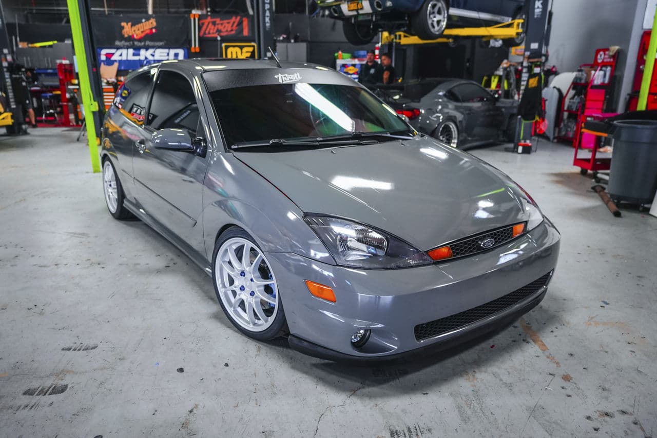 Front view of 2004 Ford Focus SVT with vehicle wraps