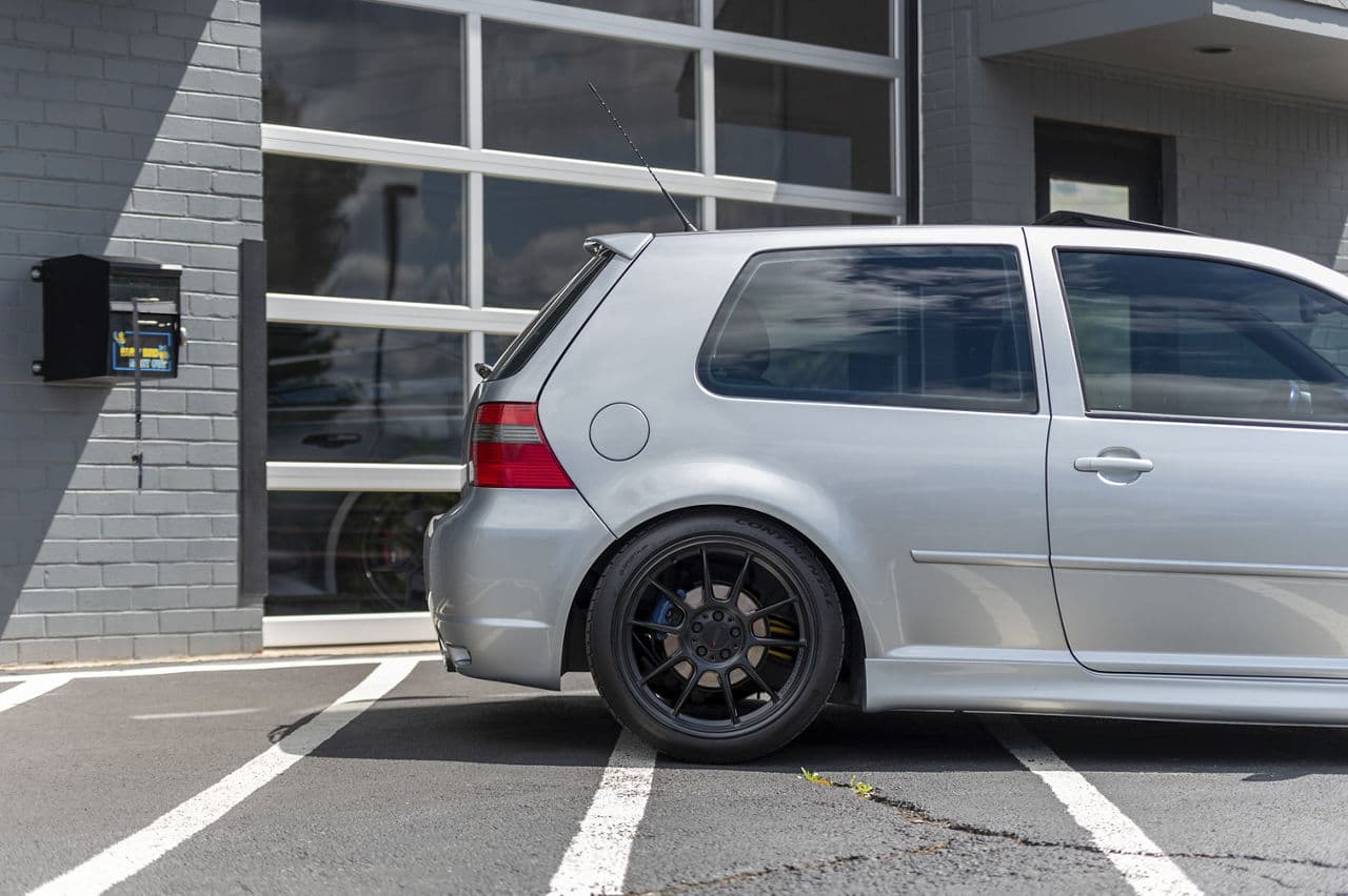 Side profile of 2004 Volkswagen Golf R32 with wheels
