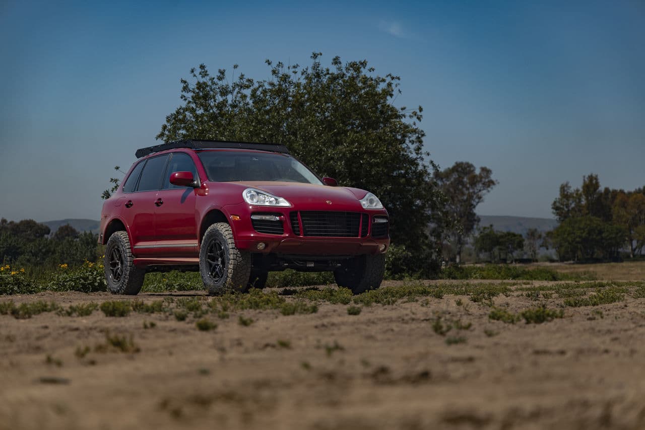 Side profile of 2005 Porsche Cayenne with wheels