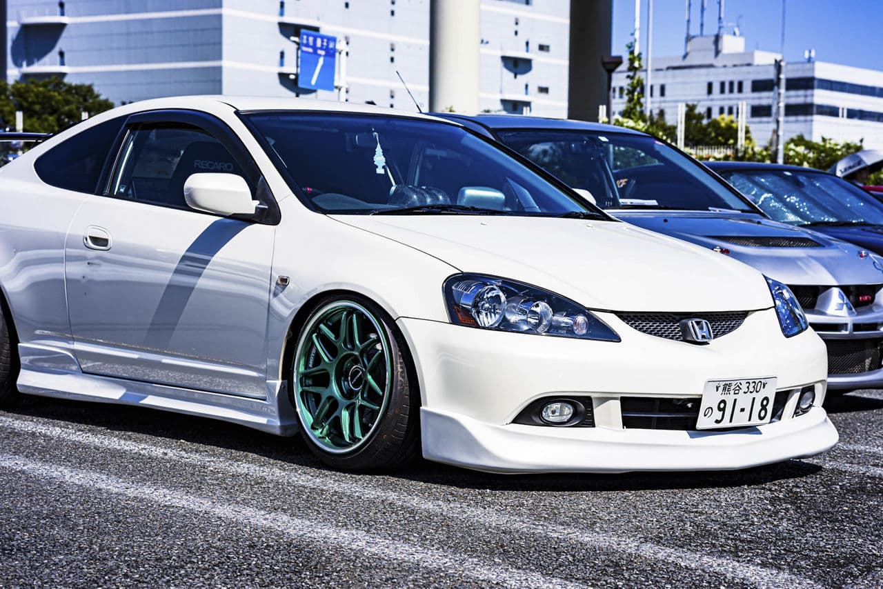 Side profile of 2006 Honda Integra with vehicle wraps