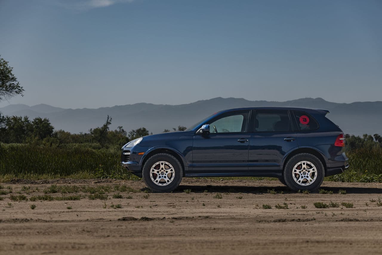Side profile of 2007 Porsche Cayenne with wheels
