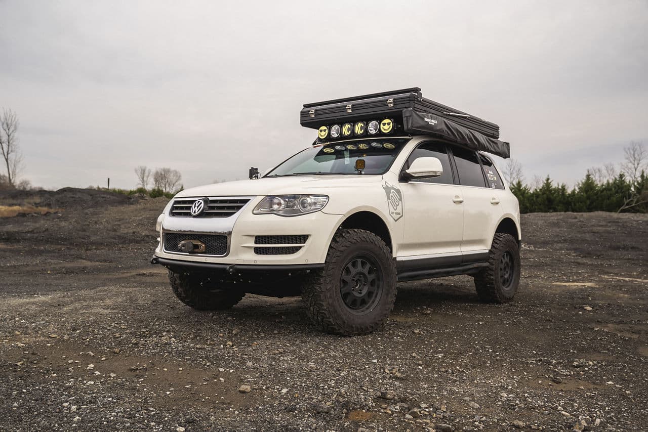 Rear view of 2008 Volkswagen Toureg with wheels