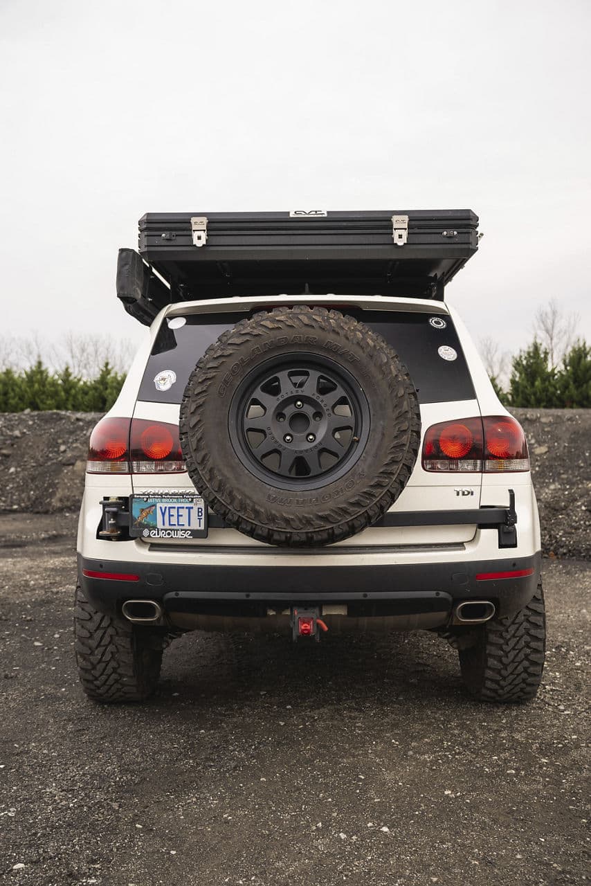 Detail view of 2008 Volkswagen Toureg with wheels