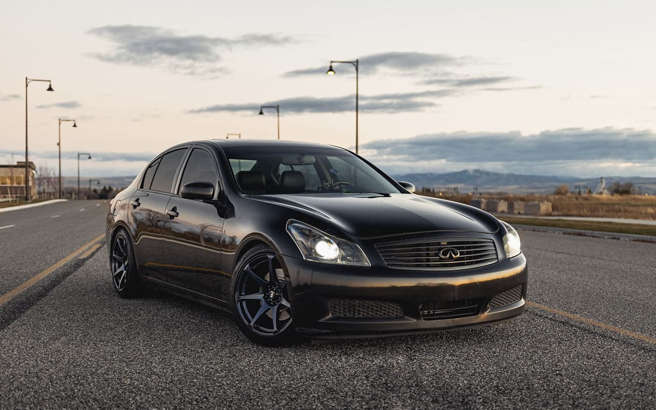 Front view of 2009 Infiniti G37 with wheels
