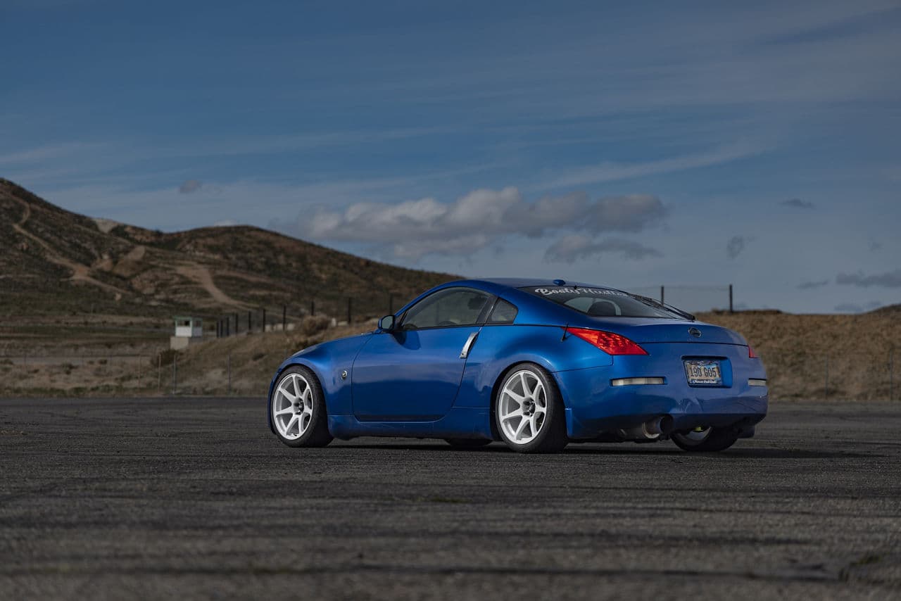 Front view of 2009 Nissan 350Z with wheels