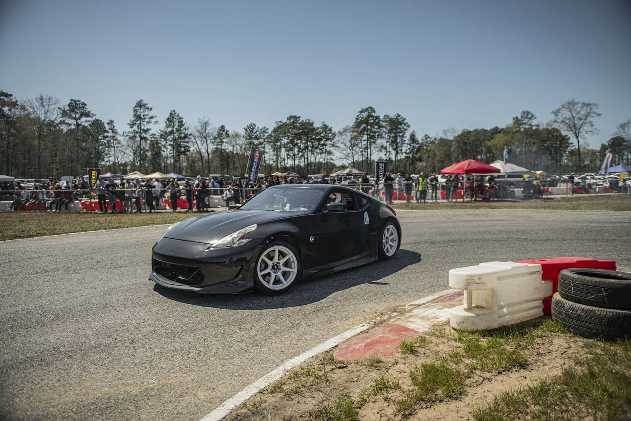 Front view of 2009 Nissan 370Z with wheels