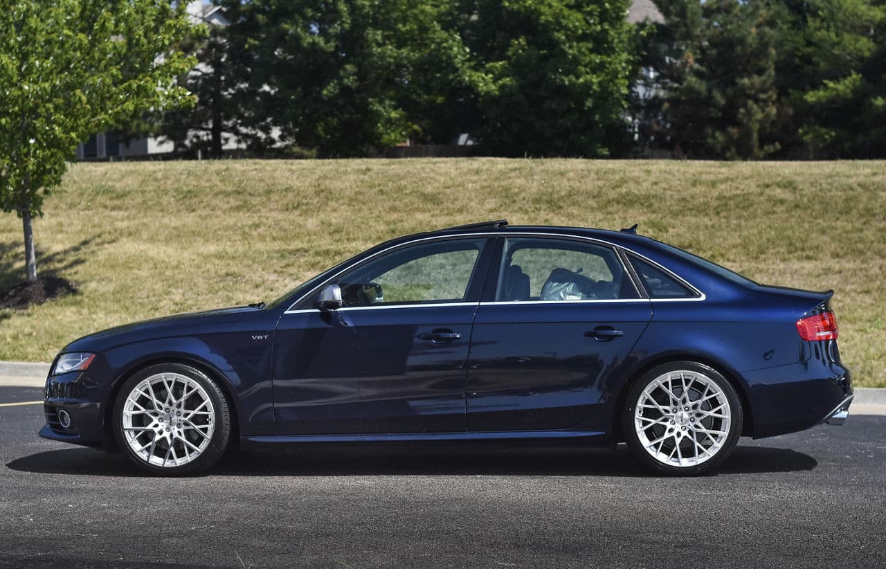 Side profile of 2011 Audi S4 with wheels