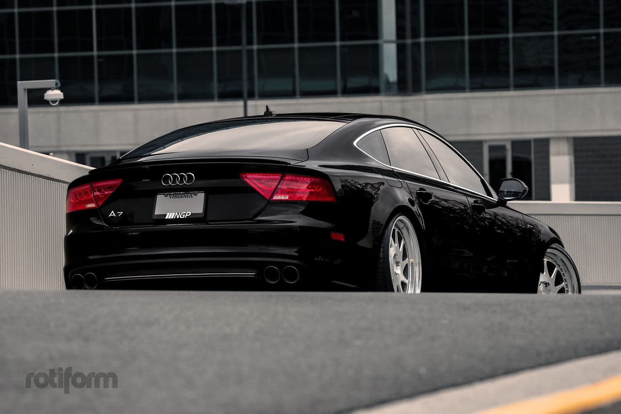 Side profile of 2012 Audi A7 with wheels