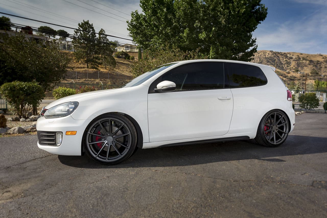 Front view of 2012 Volkswagen Golf with wheels