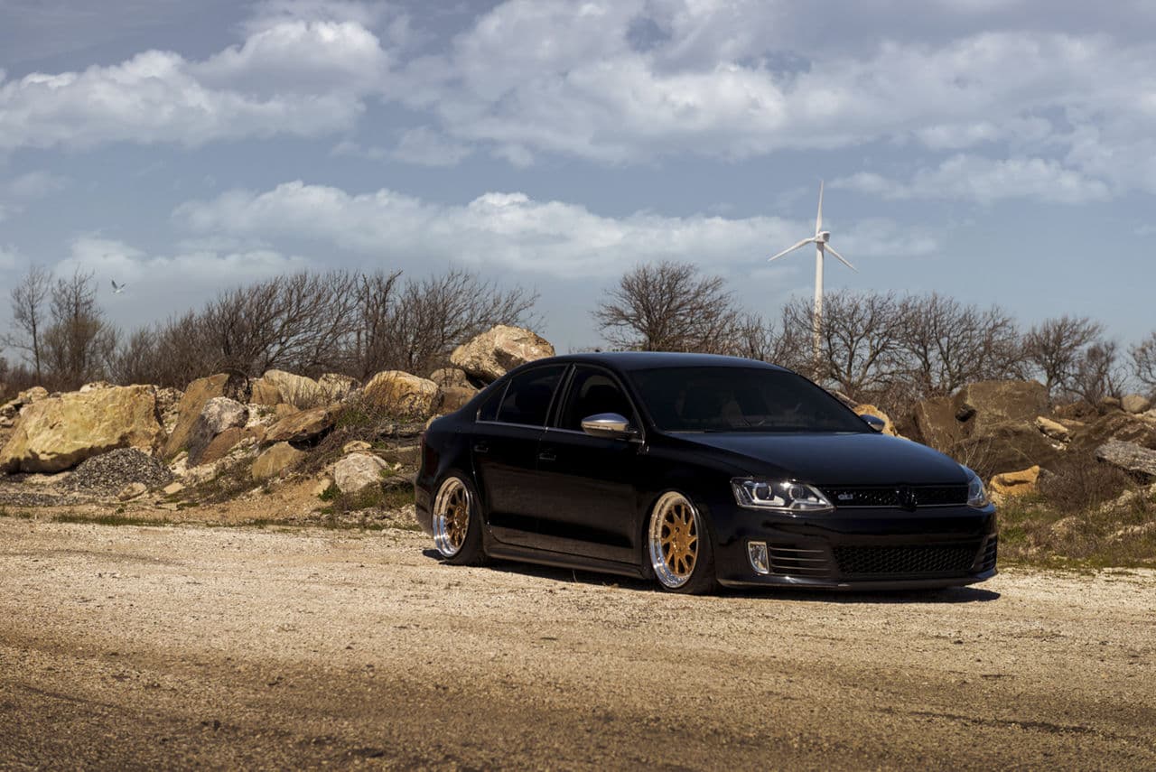 Side profile of 2012 Volkswagen Jetta with wheels