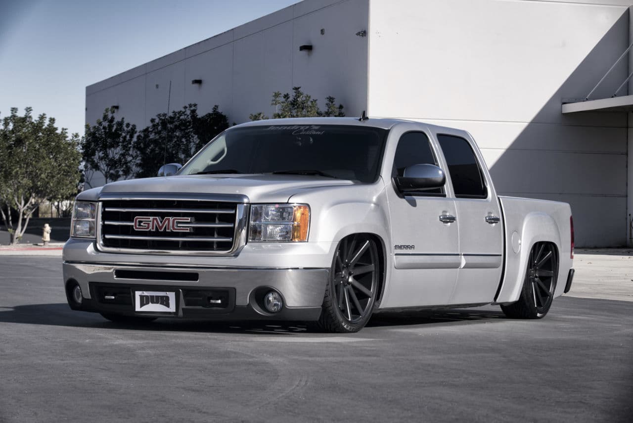Front view of 2013 GMC Sierra with wheels