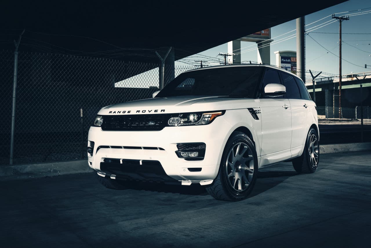 Front view of 2013 Land Rover Range Rover with wheels