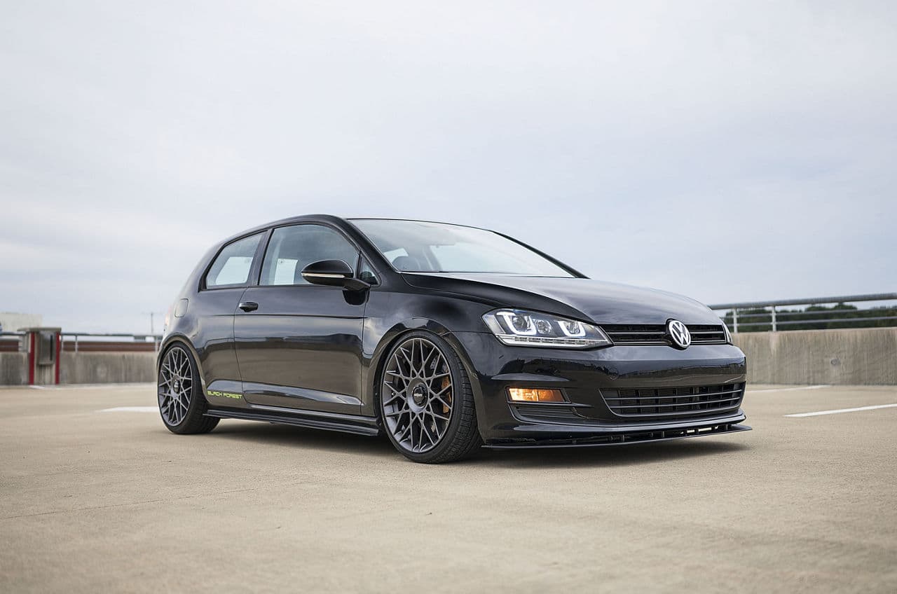 Front view of 2013 Volkswagen Golf GTI with wheels