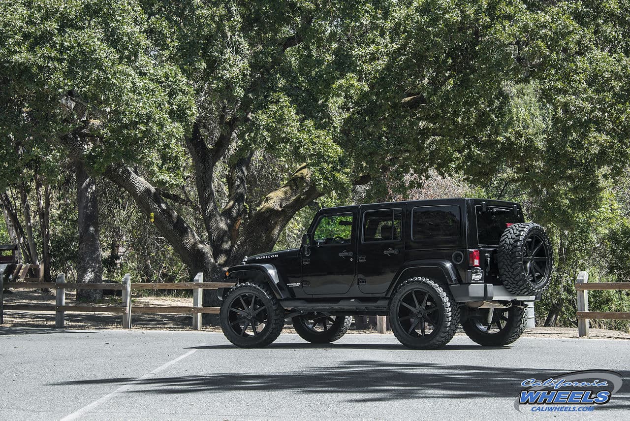 Side profile of 2014 Jeep Wrangler Rubicon with wheels