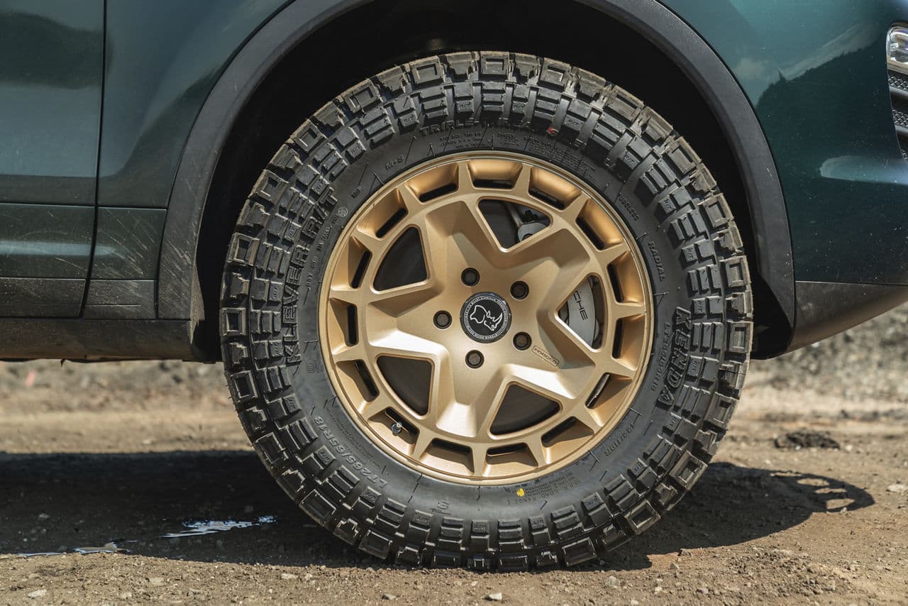Interior of 2014 Porsche Cayenne with wheels