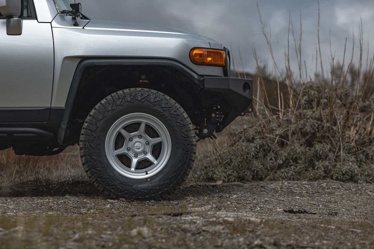 Side profile of 2014 Toyota FJ Cruiser with wheels