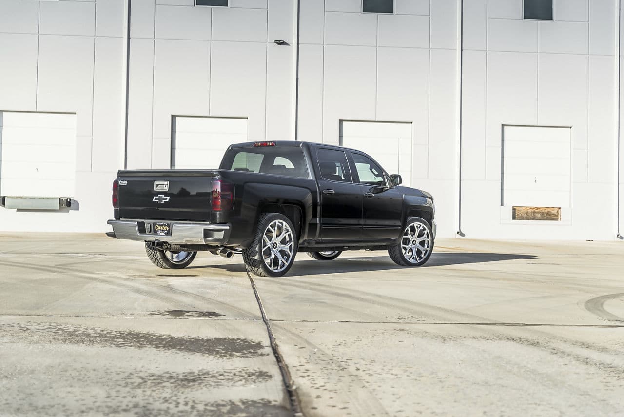 Side profile of 2015 Chevrolet Silverado with wheels