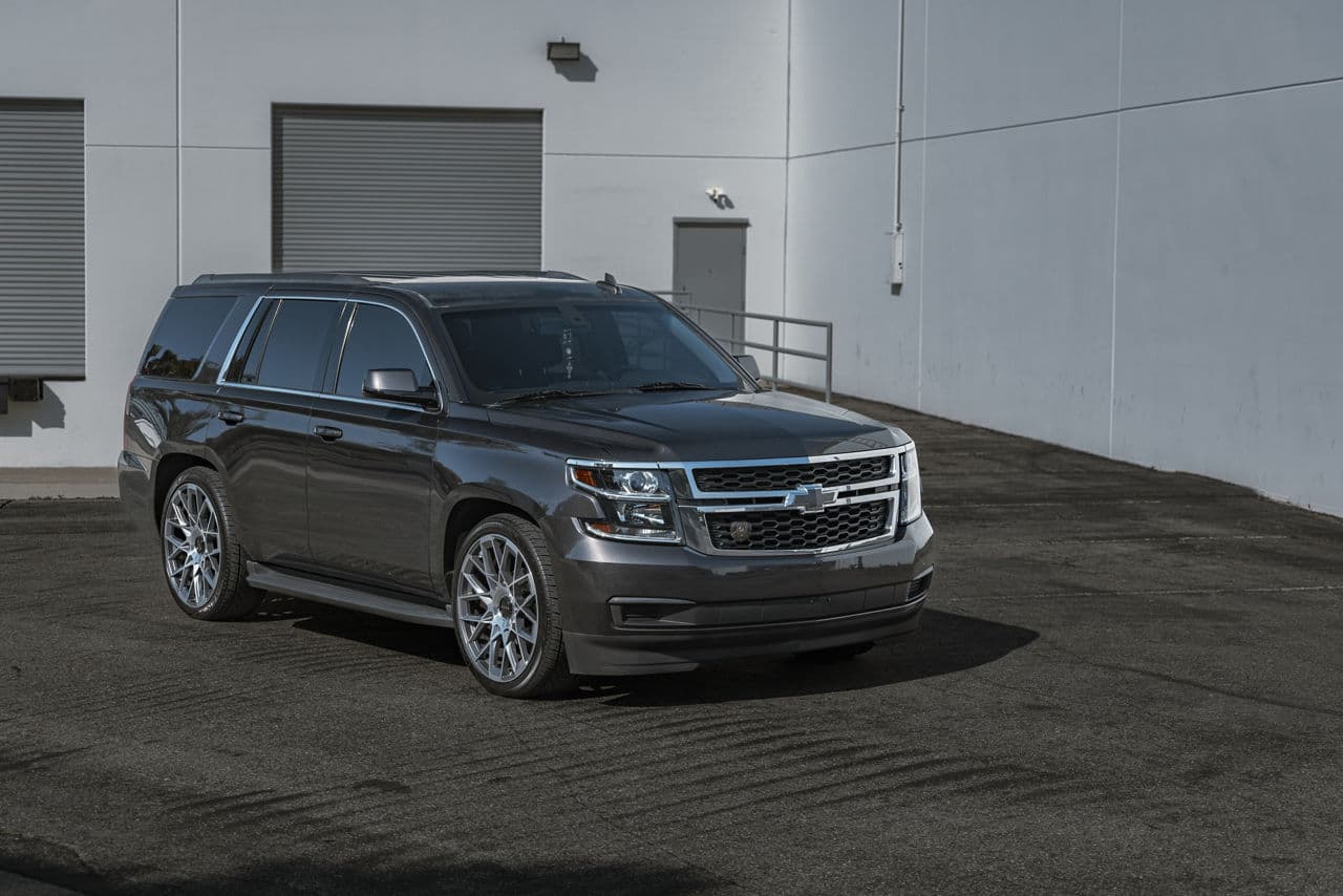 Side profile of 2015 Chevrolet Tahoe with wheels