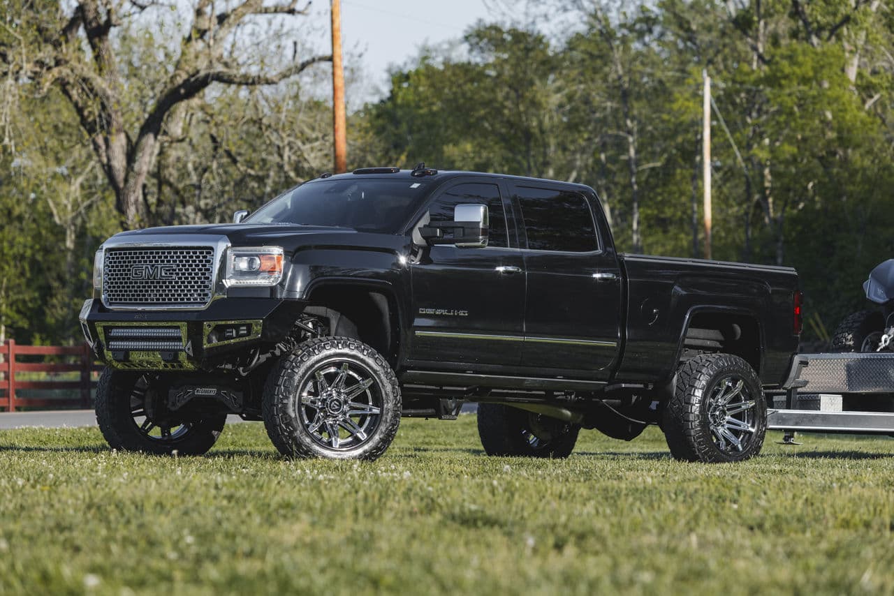 Side profile of 2015 GMC 2500 Denali with wheels