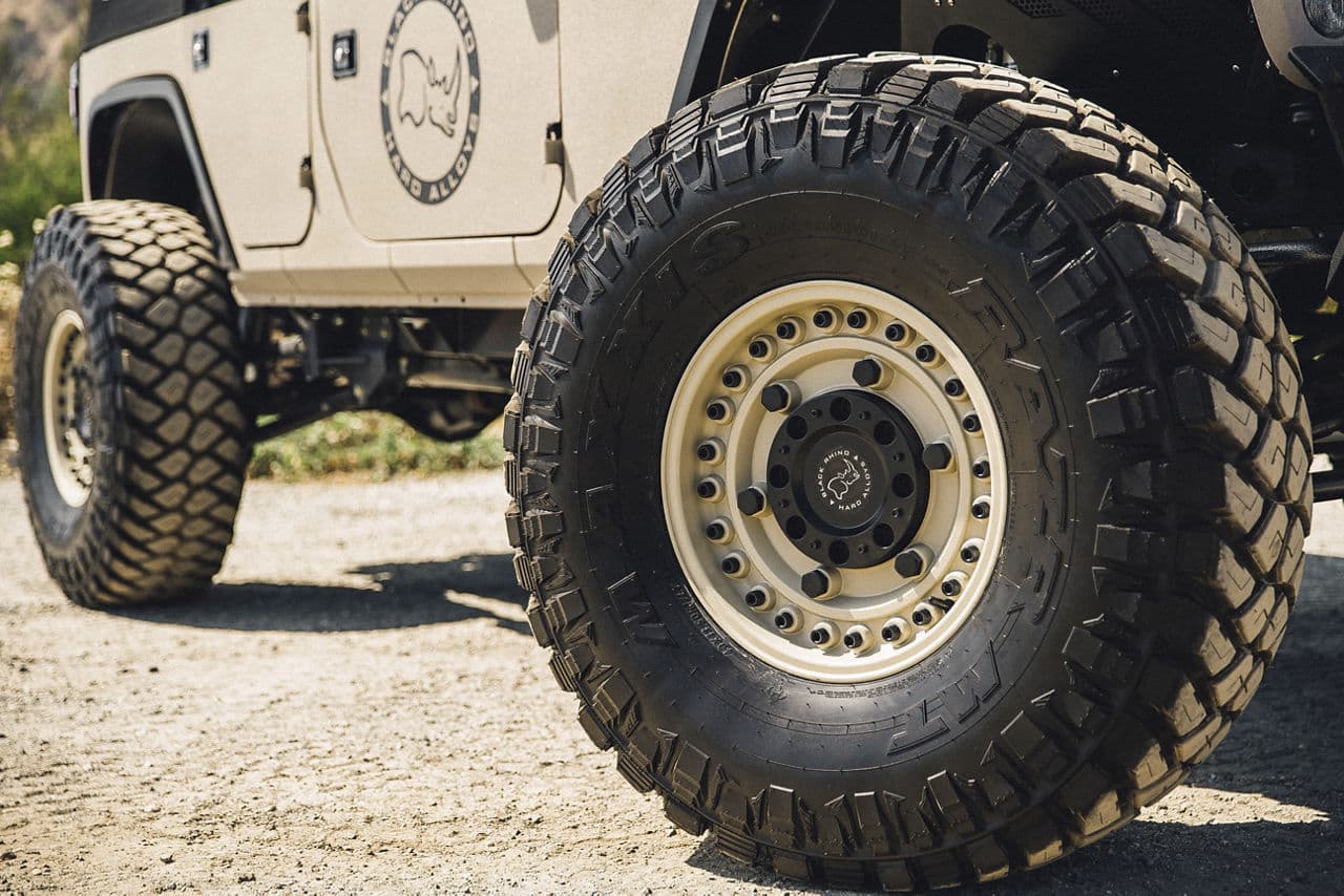 Side profile of 2015 Jeep Wrangler Unlimited with wheels