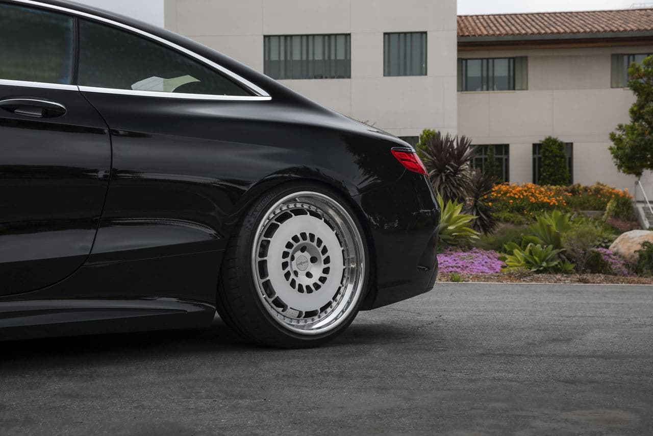 Detail view of 2015 Mercedes-Benz S550 with wheels