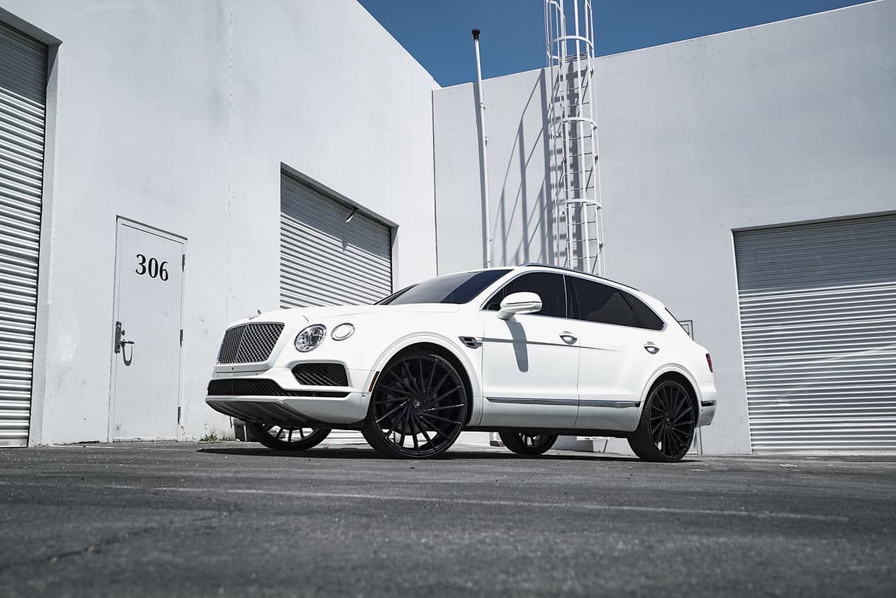 Front view of 2016 Bentley Bentayga with wheels