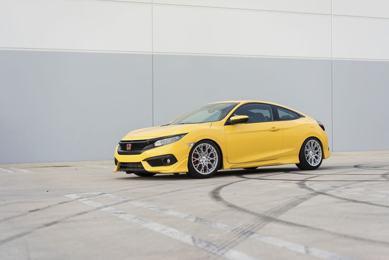 Side profile of 2016 Honda Civic with wheels