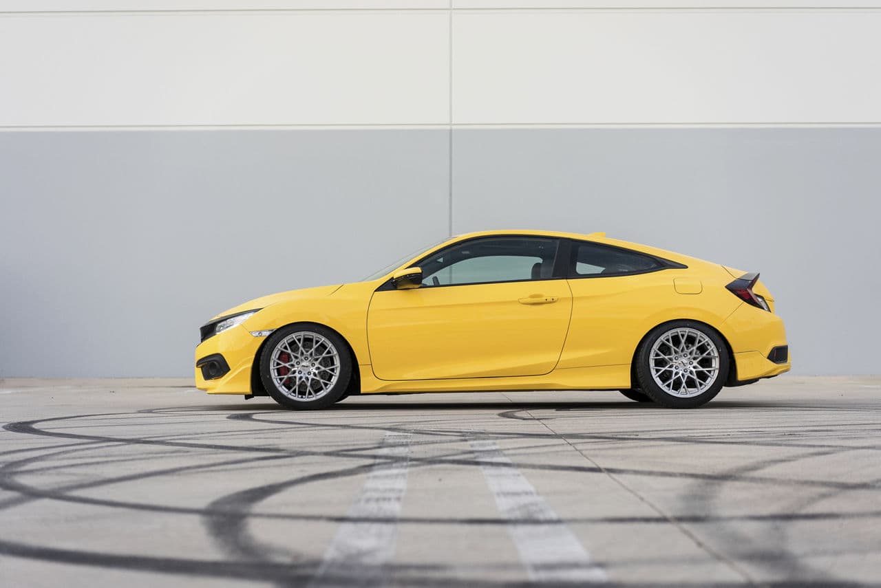 Rear view of 2016 Honda Civic with wheels