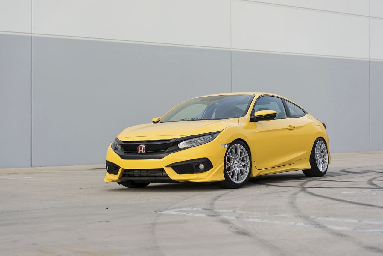 Detail view of 2016 Honda Civic with wheels