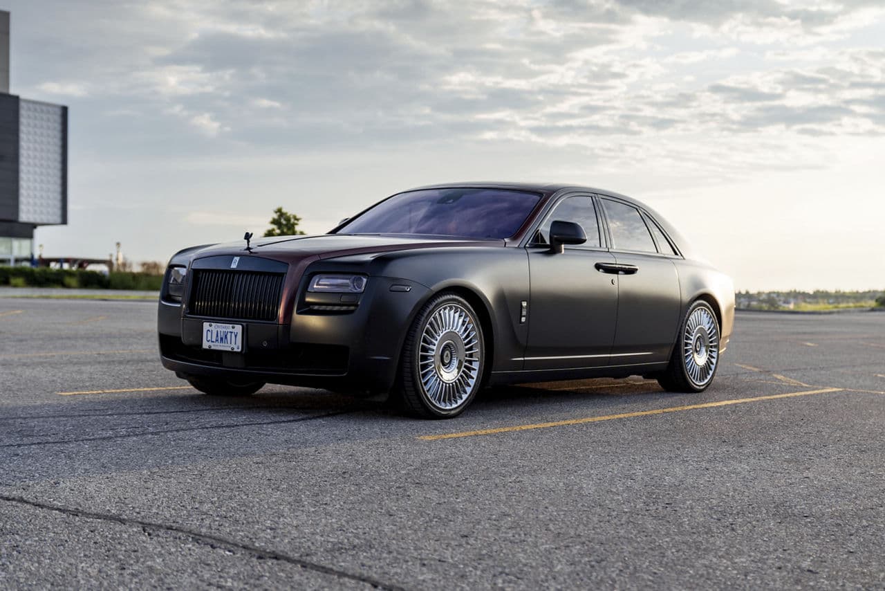 Front view of 2016 Rolls-Royce Ghost with wheels