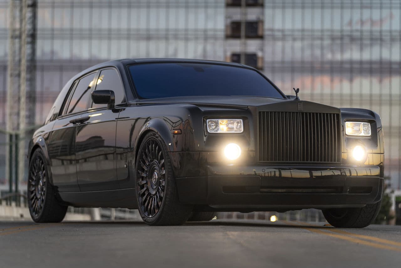 Interior of 2016 Rolls-Royce Phantom with wheels
