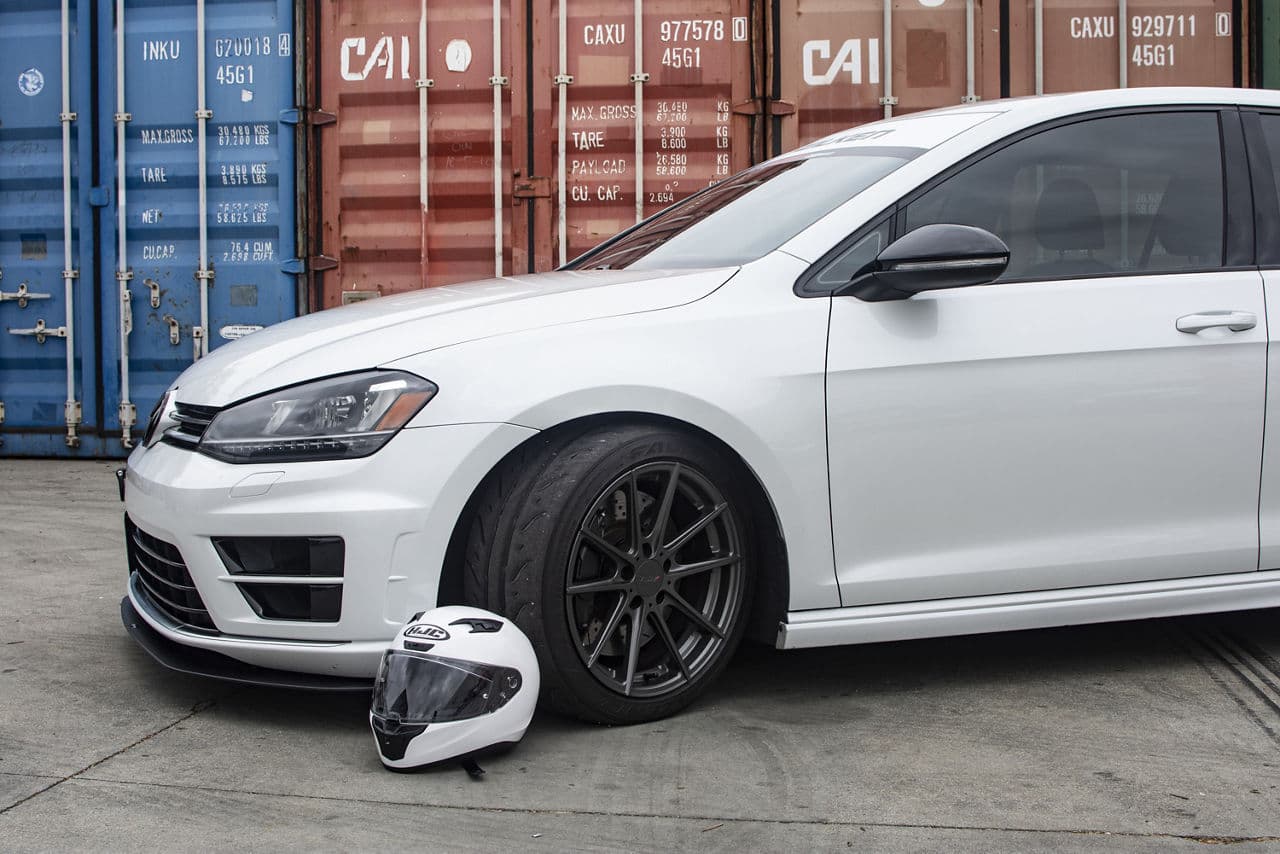 Rear view of 2016 Volkswagen Golf R with wheels