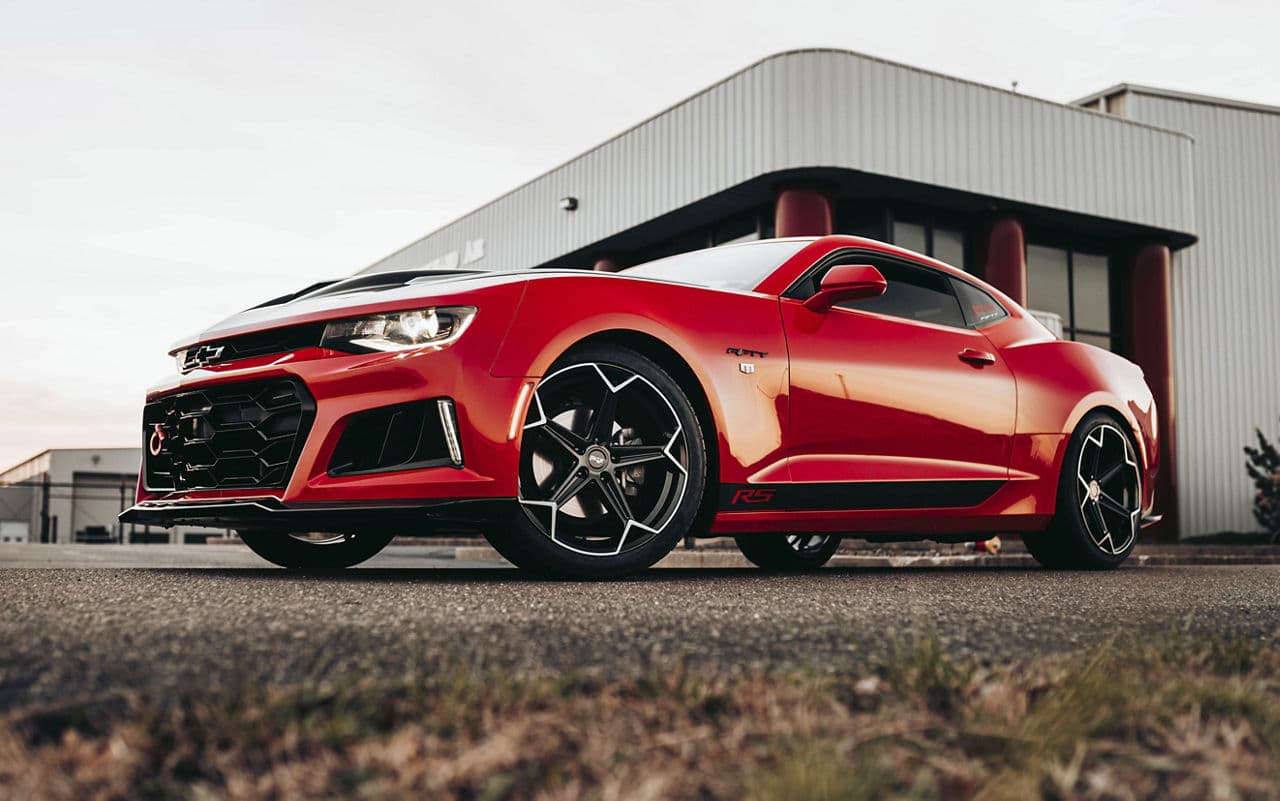 Rear view of 2017 Chevrolet Camaro with wheels