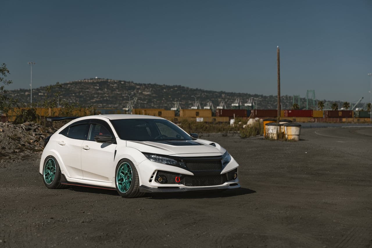 Front view of 2017 Honda Civic Type R with wheels