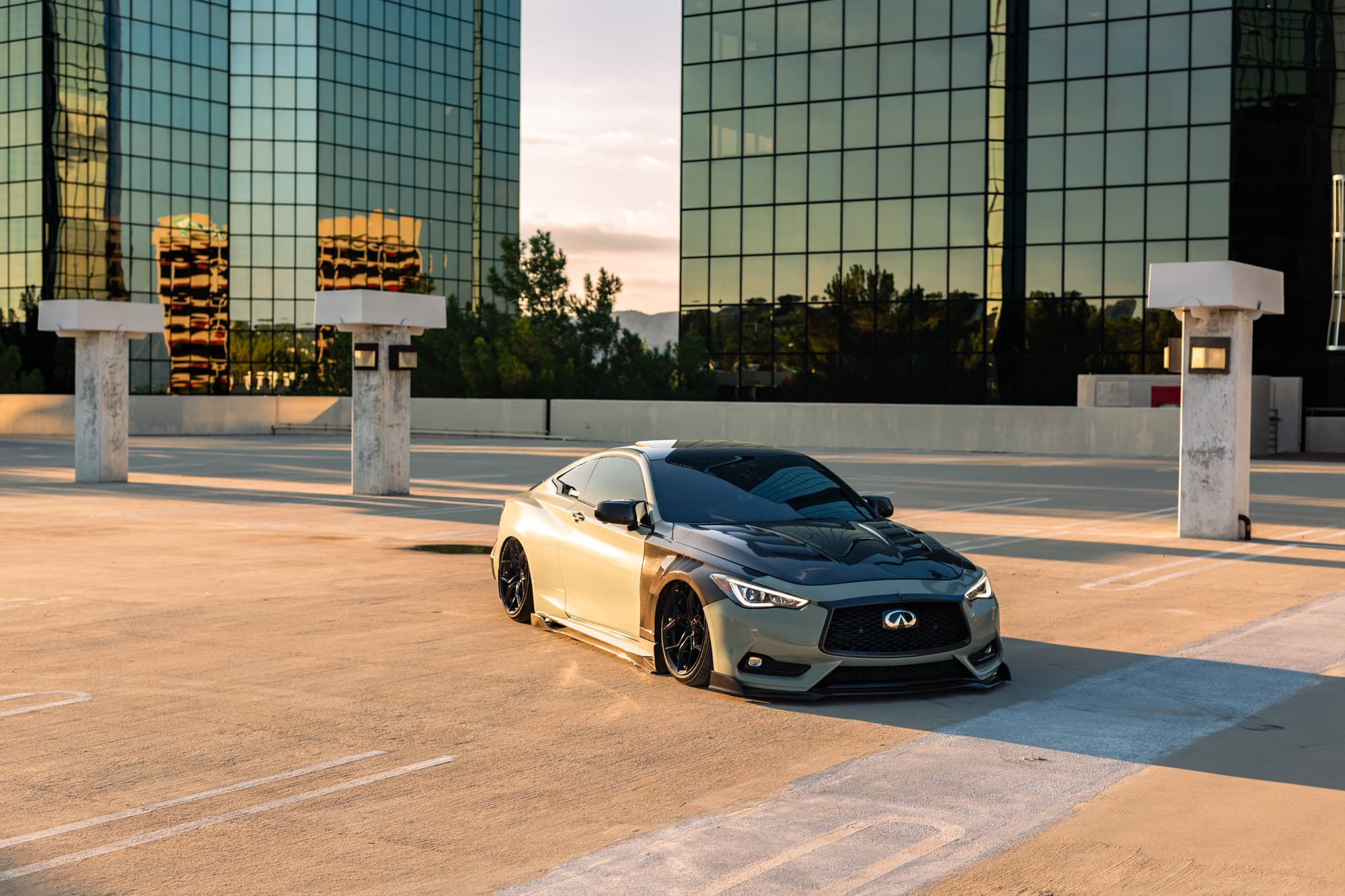 2017 Infiniti Q60 — wheels, side profile