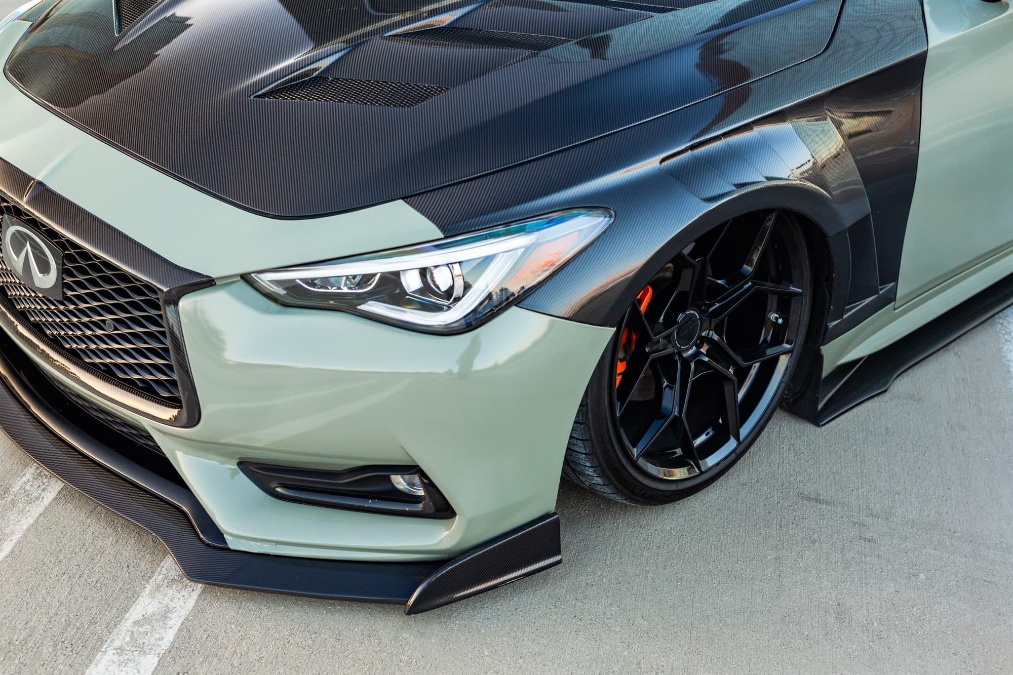 2017 Infiniti Q60 — wheels, rear view