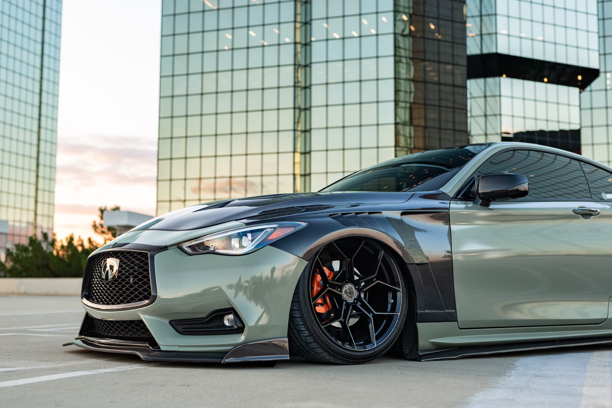 2017 Infiniti Q60 — wheels, detail view