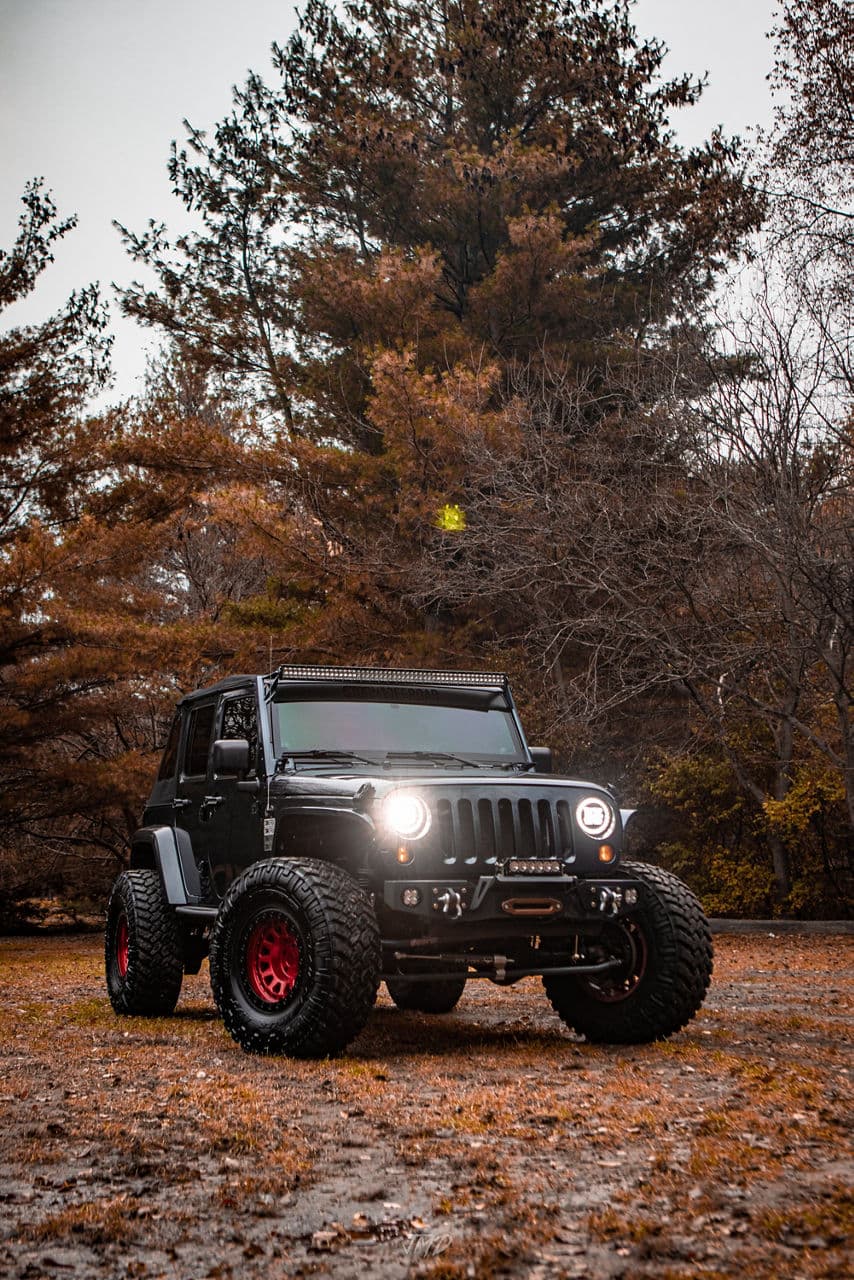 Side profile of 2017 Jeep Wrangler with vehicle wraps