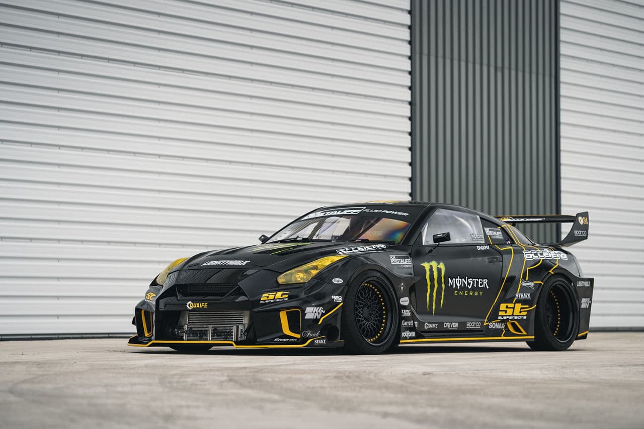 Rear view of 2017 Nissan GT-R with wheels