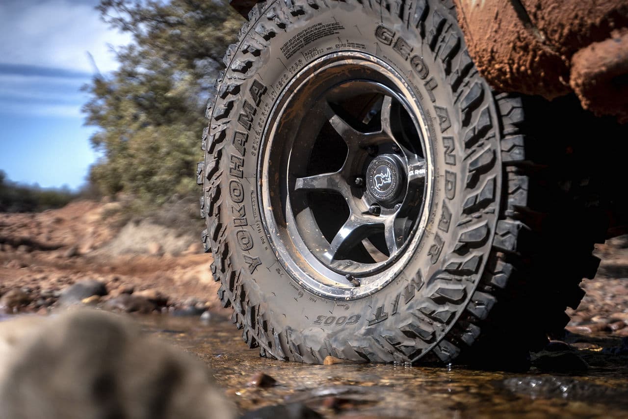 Side profile of 2017 Toyota 4Runner with wheels