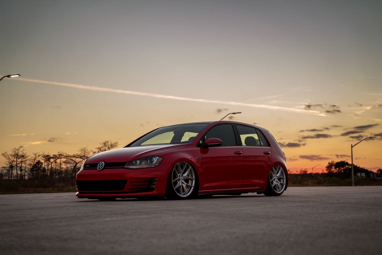 Side profile of 2017 Volkswagen Golf GTI with wheels