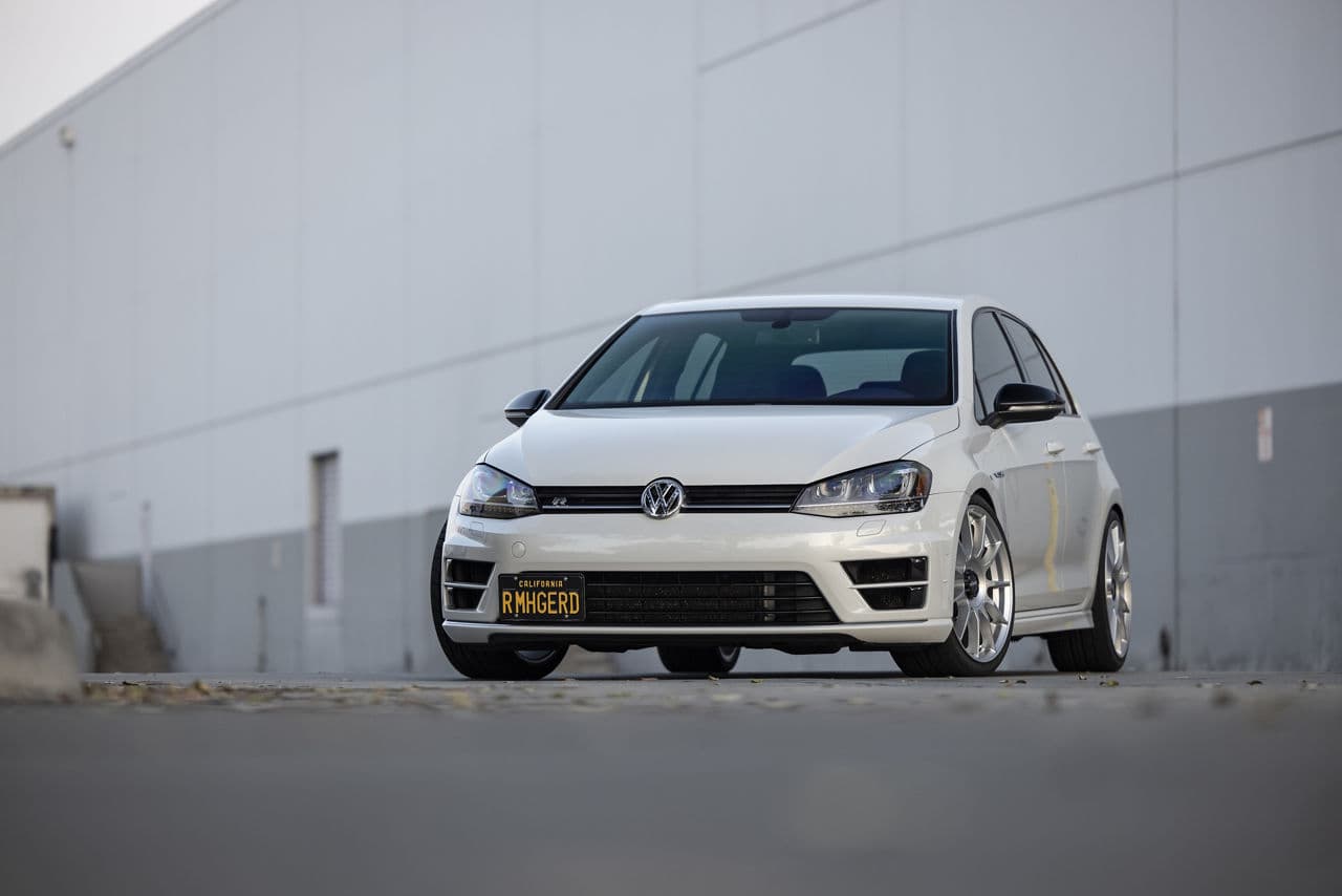Front view of 2017 Volkswagen Golf R with wheels